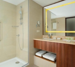 Люкс Senior с видом на город в Courtyard by Marriott Tashkent