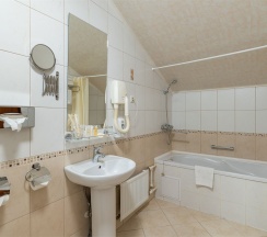 Улучшенный "Мансарда" в Ланкастер корт