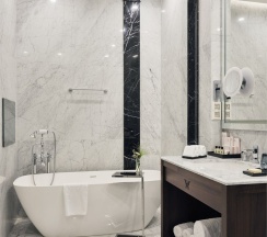Делюкс с видом на город с одной большой кроватью в Wawelberg Hotel St.Petersburg