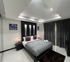 Вилла Luxury с 4 комнатами с видом на бассейн в Villas In Pattaya