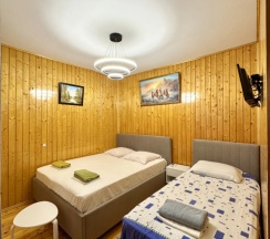 Трёхместный номер Deluxe с балконом и с красивым видом из окна в Южный
