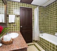 Бунгало Deluxe с балконом в Курортный отель The Fair House Beach Resort & Hotel