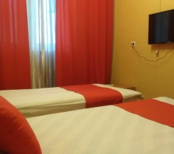 Трёхместный люкс в Maxrooms Волга Hollywood