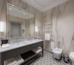 Делюкс в Генрих