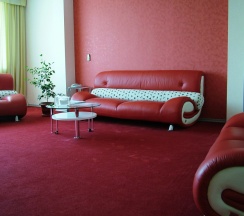 Люкс с балконом в Golden Dragon Hotel & Spa