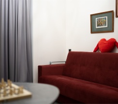 Апартаменты с большой кроватью, кухней-гостиной и отдельным входом в Двенадцать