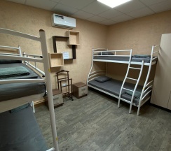 Одноместный номер с общим душем и туалетом в МВ