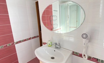 Двухместный номер Comfort с балконом (двуспальная кровать) в Green Roof
