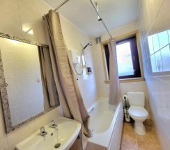 Апартаменты с 3 комнатами в 3 Bedroom Aprtmt at Sensational Stay Serviced Accommodation Aberdeen- Froghall Avenue