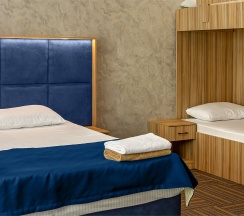 Четырехместный семейный номер Deluxe с кроватью размера "King Size" в GemstButikHotel