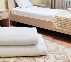 Кровать в 4-местном общем женском номере в Smart Hotel KDO Тюмень