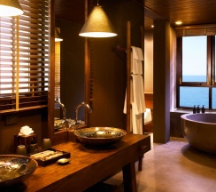 Двухместная Pool Villa Scenic (South) с видом на океан двуспальная кровать в Silavadee Pool Spa Resort
