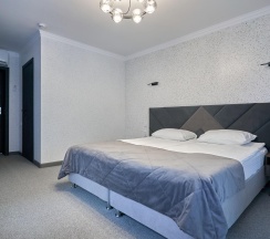 Номер улучшенный комфорт с 1 двуспальной кроватью в Белла