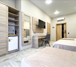 Корпус 2 *Делюкс* 5-ти местный (с балконом) в Анжелина