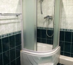 Номер полулюкс с 1 двуспальной кроватью (с завтраком) в Т.13