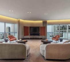 Двухместный люкс Royal двуспальная кровать в Fairmont Singapore