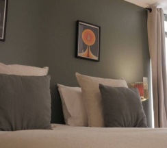 Двухместный номер Charm with Patio двуспальная кровать в Le Jas de Joucas
