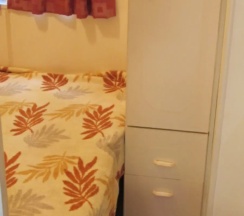 Коттедж с 2 комнатами с балконом в Инкит