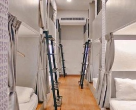 Кровать в общем номере (женский номер) в Capzule Bed Phuket