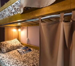 Кровать в женском 4-местном номере (удобства на этаже) в I hostel