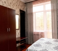 Комната стандарт с 2 односпальными и 1 двуспальной кроватью в Якорь