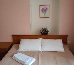 1-комнатные апартаменты стандарт с 2 односпальными и 1 двуспальной кроватью в Гостевой дом