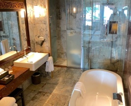 Двухместный номер Deluxe с балконом двуспальная кровать в Отель Centara Grand Beach Resort Phuket 