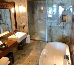Двухместный номер Deluxe с балконом двуспальная кровать в Отель Centara Grand Beach Resort Phuket