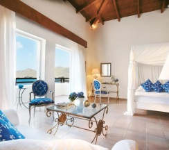 Люкс-бунгало семейный Marin Bay First Row с частичным видом на море в Grecotel Marine Palace & Aqua Park