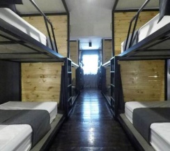 Кровать в общем номере в Bandai Hostel