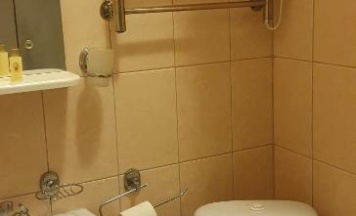 Комната улучшенная с 1 двуспальной кроватью в Жуков