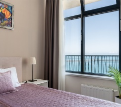 Трехкомнатные улучшенные апартаменты с двумя спальнями (7 этаж) в Real Apartments Sochi
