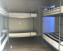 Кровать в общем номере (мужской номер) в JMG Hostel Madrid