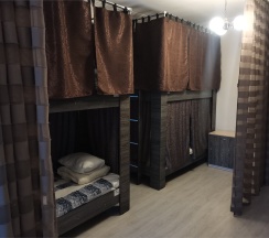 Общий номер до 20 гостей с двухъярусными кроватями (Мужской) в Dom hostel