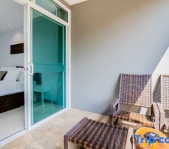 Номер Deluxe с красивым видом из окна в Kata Tranquil Villa