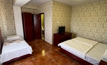 Стандарт эконом трехместный без балкона вид во двор в Дени Дельмар