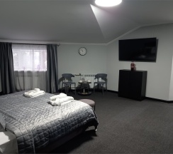 Джуниор сюит в Музыка и Время