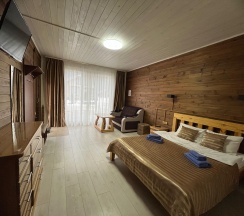 Четырехместный номер с балконом, террасой и видом на горы в Силагор