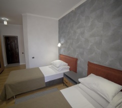 Номер стандарт с 2 односпальными кроватями с балконом в Альпина