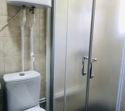 Коттедж с 2 комнатами с красивым видом из окна в Ригола