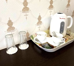 Семейный номер с двуспальной кроватью, диваном и балконом в Imperial