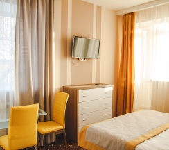 Улучшенный номер с кухней и двуспальной кроватью в Time hotel