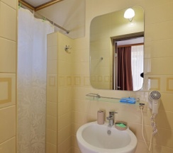 Двухместный номер  без  балкона в Лорис