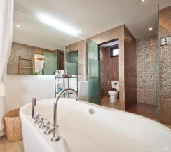 Двухместная вилла Deluxe с видом на бассейн двуспальная кровать в Tropicana Pool Villa