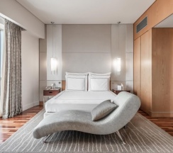 Люкс Executive, с доступом Swiss Executive Lounge - с большой двуспальной кроватью в Swissotel Красные Холмы