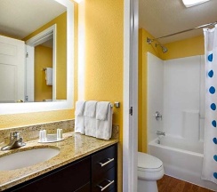 Четырёхместный люкс с 2 комнатами 2 отдельные кровати в TownePlace Suites Los Angeles LAX/Manhattan Beach