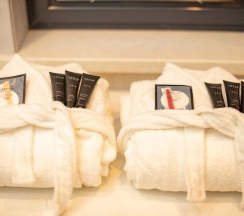 Двухместный коттедж Улучшенный двуспальная кровать в 45 причал