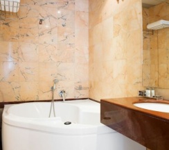 Четырёхместный номер Standard в Mediterraneo Palace Hotel