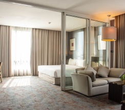 Полулюкс с балконом в Chor Cher - The Luxury Green Hotel