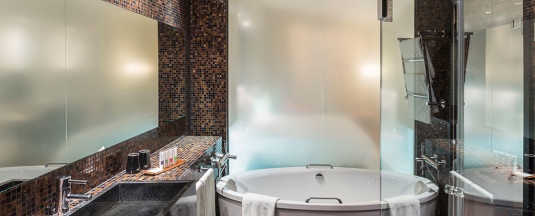 Двухместный номер Grand двуспальная кровать в Swissotel Таллин
